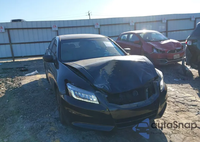 1HGCP2F82BA013221: 44181877