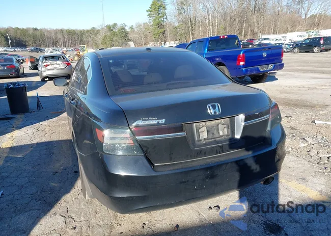 1HGCP2F82BA013221: 44181877