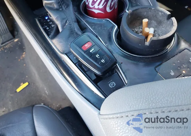 4T1B11HK1JU079637: 44181915