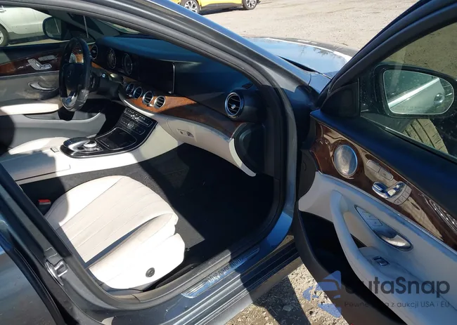 WDDZF4KB1HA049554: 44182473