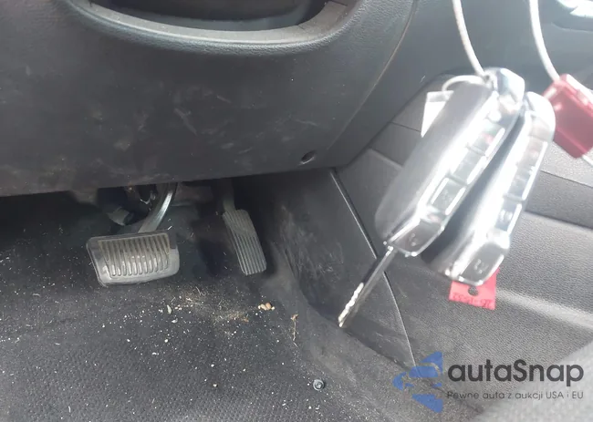 3KPF24AD8RE725671: 44182526