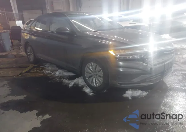 3VWC57BU5KM228211: 44182642