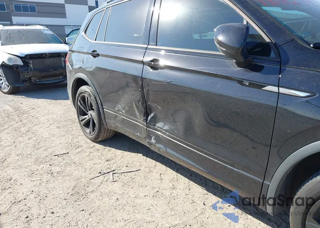 3VVCB7AX5RM115653: 44182797