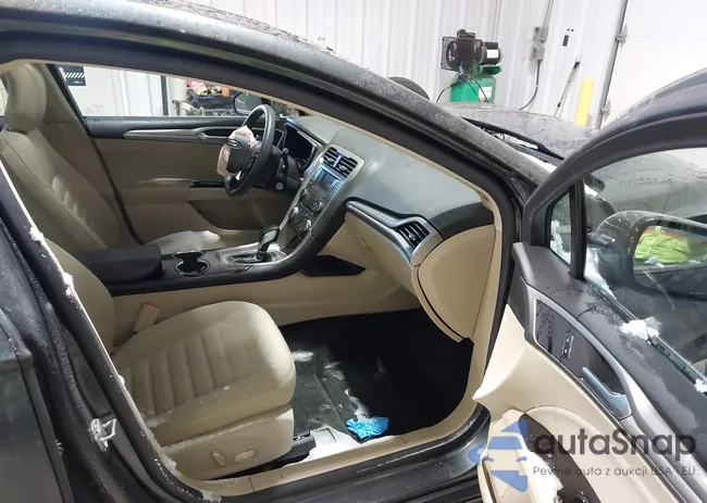 3FA6P0LU6FR199932: 44183567