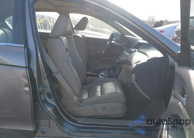 1HGCP3F85AA013735: 44183946