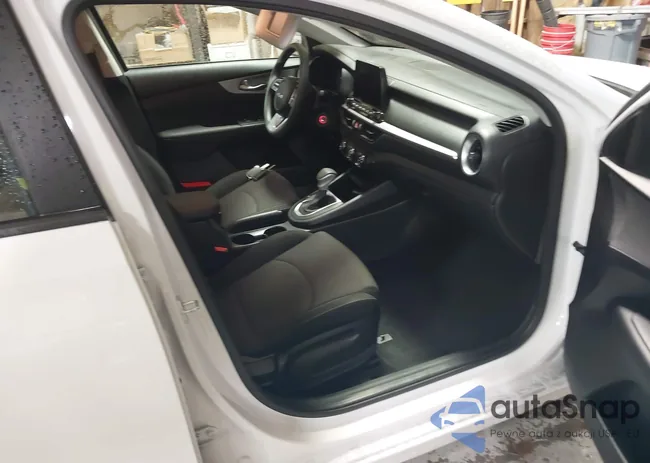 3KPF24AD4PE585857: 44183110