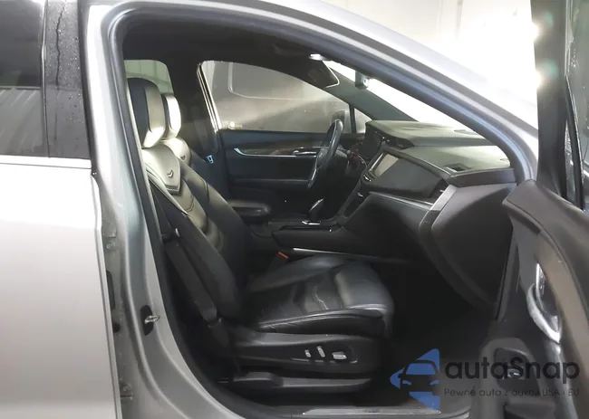 1GYKNFRS8HZ121703: 44183216