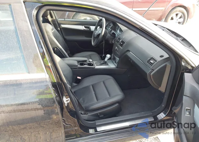 WDDGF54X28R037596: 44184576