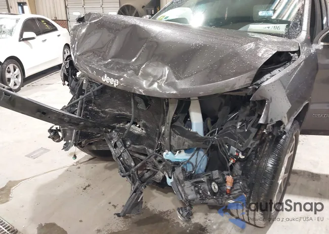 1C4RJEBG6KC826834: 44184706