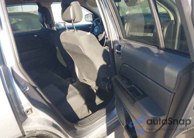 1C4NJDBB7FD135390: 44184869