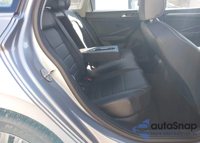 3VWEM7BU6RM050976: 44184877