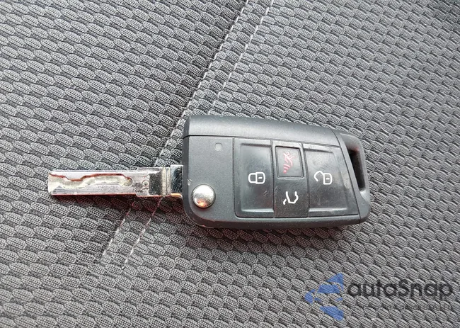 3VWB17AU5JM278890: 44184024