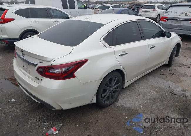 1N4AL3AP5JC215176: 44184180