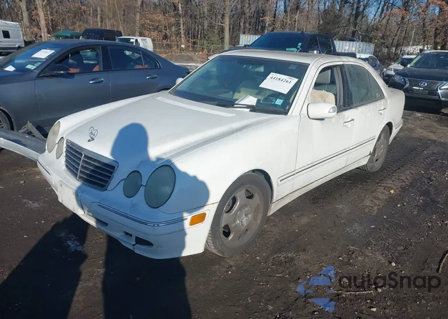 WDBJF70J8YB015879: 44184261