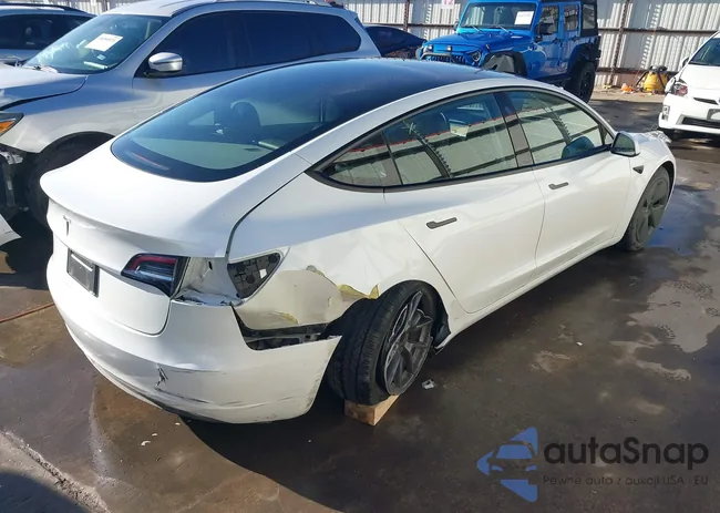 5YJ3E1EAXPF606990: 44185727