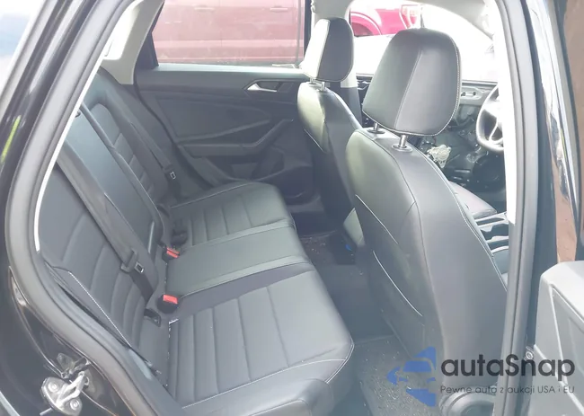 3VW7M7BU4RM035157: 44185207