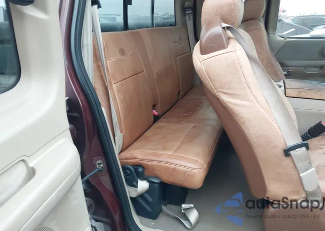 1FTRX17L82KC74563: 44185232