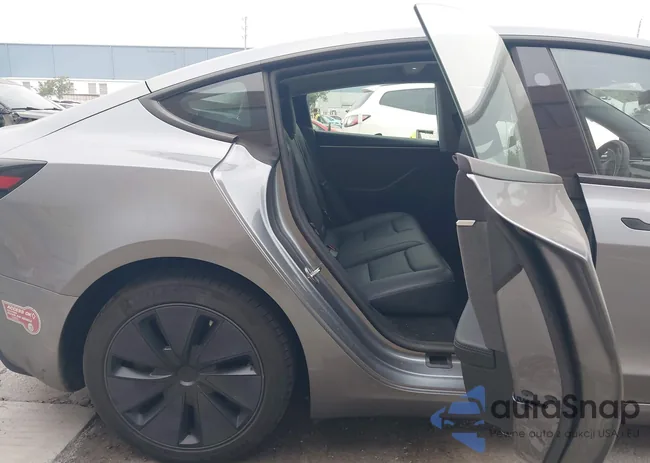 5YJ3E1EA3RF858681: 44186616