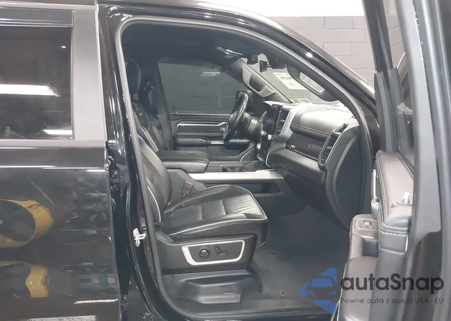 1C6SRFJT6RN111184: 44186696