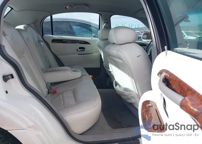 1LNHM81W4XY681649: 44186764