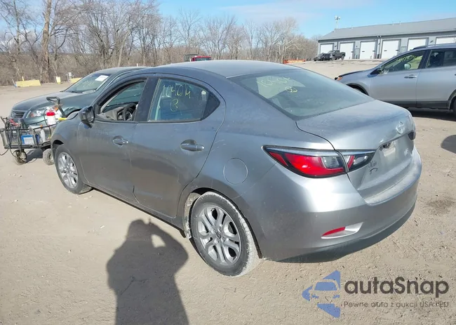 3MYDLBZV8GY104014: 44186027