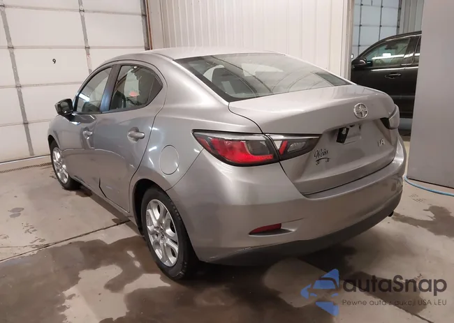 3MYDLBZV8GY104014: 44186027