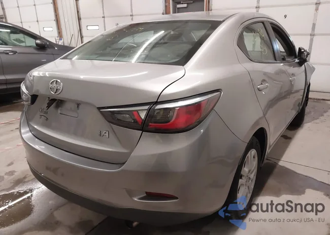 3MYDLBZV8GY104014: 44186027