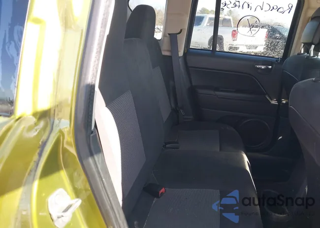 1C4NJDEBXCD575353: 44187595