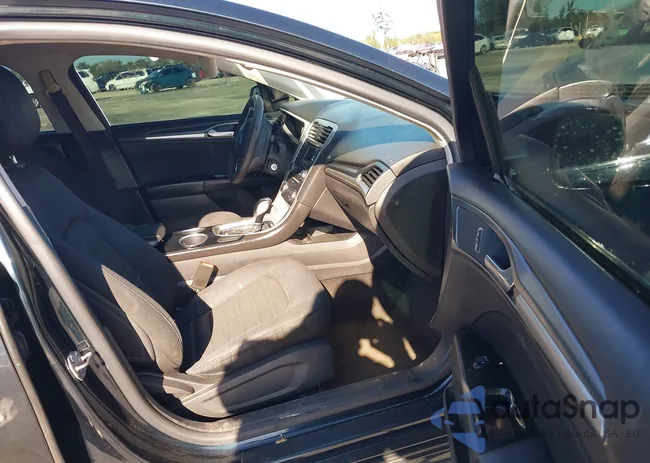 3FA6P0H72ER130284: 44187617