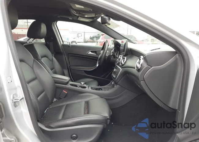 WDCTG4EB4KJ577891: 44187170