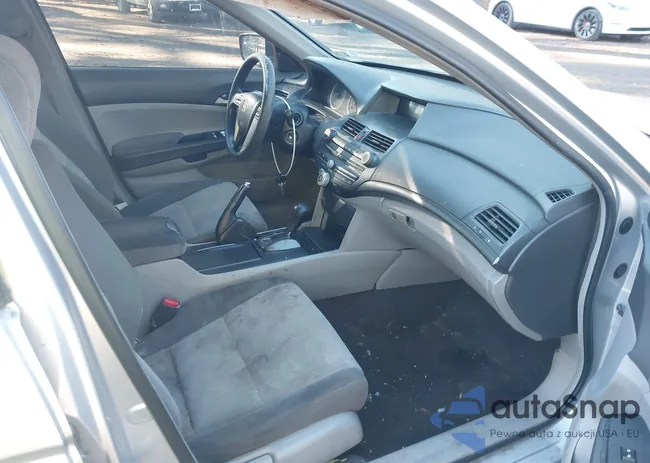 1HGCP26348A047609: 44188427