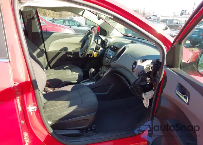 1G1JC6SHXF4158633: 44188516