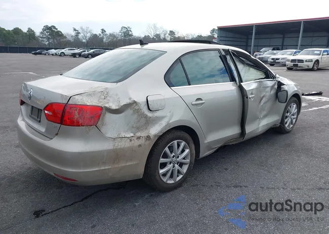 3VWD07AJ9EM247679: 44188237