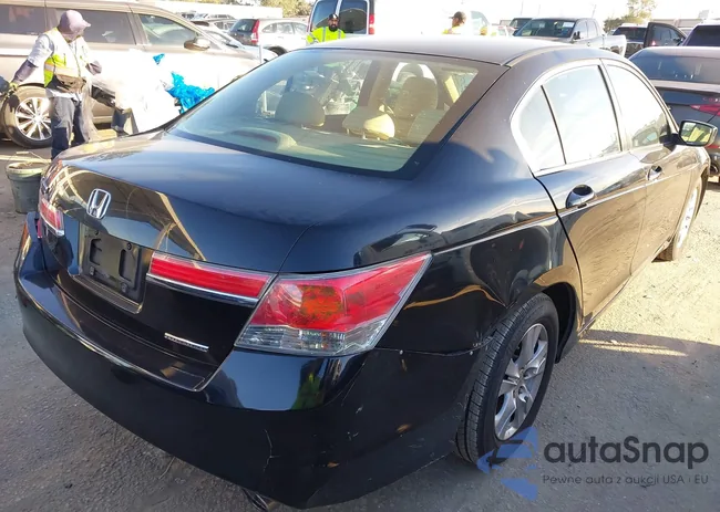 1HGCP2F60CA171833: 44189516