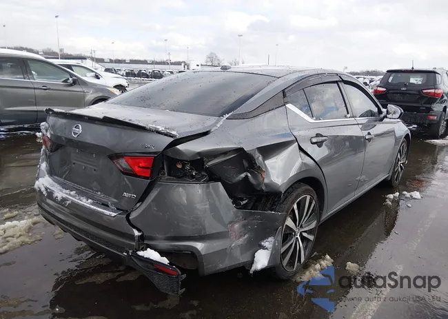 1N4BL4CW0KC140015: 44189663