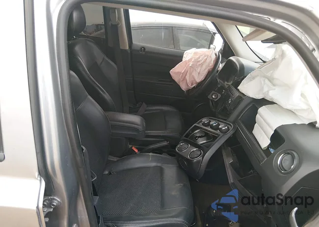 1C4NJPBA9GD649090: 44189829