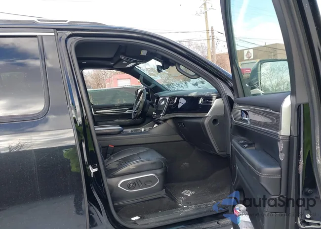 1C4SJVDT4NS139003: 44189875