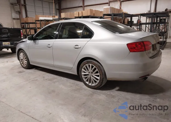 3VWLL7AJ4DM390850: 44189075