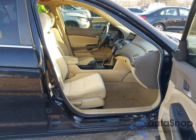 1HGCP26338A035290: 44189380