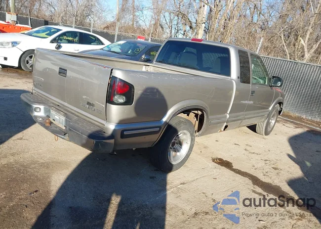 1GCCS19X3X8130976: 44190952