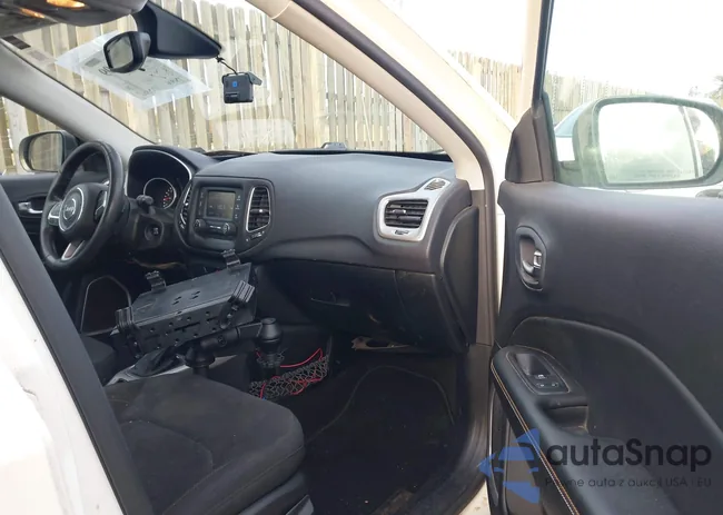 3C4NJCAB9JT136880: 44190299