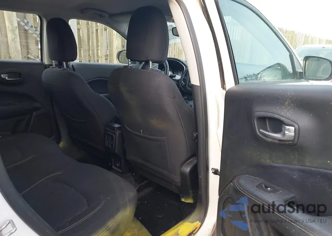 3C4NJCAB9JT136880: 44190299