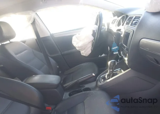 3VWD67AJ6GM320430: 44191053