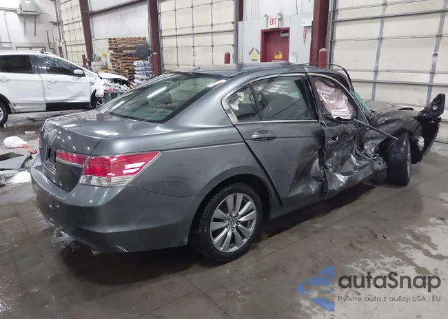 1HGCP2F80BA124804: 44192436