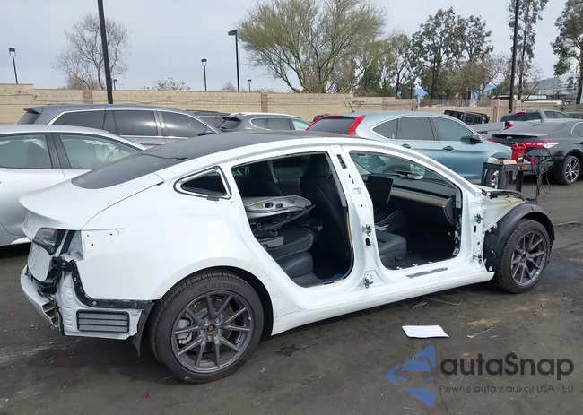 5YJ3E1EAXJF076866: 44192512