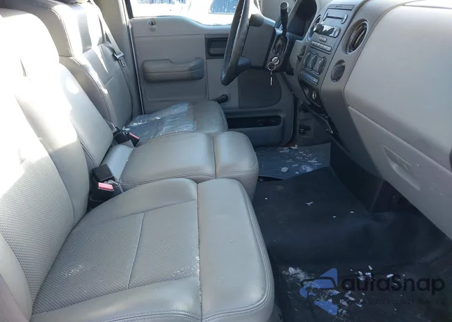 1FTRF12248KC48018: 44192653