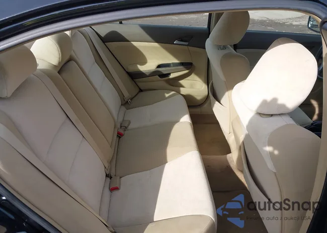 1HGCP26448A11745: 44192717