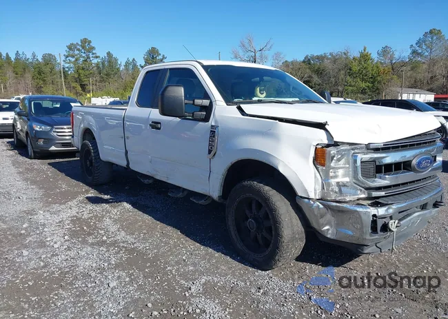 1FT7X2A67MEC24559: 44192767