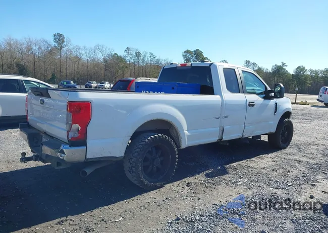 1FT7X2A67MEC24559: 44192767