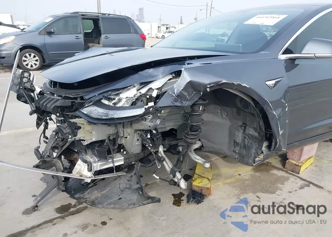 5YJ3E1EA8JF040075: 44192964